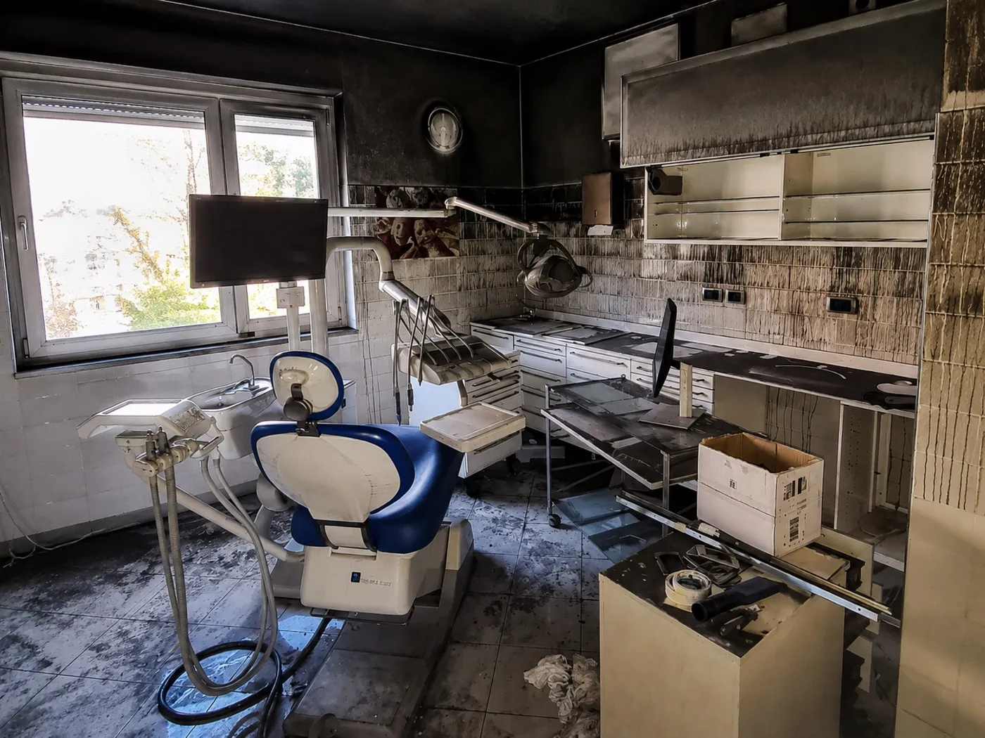 Studio odontoiatrico danneggiato da un incendio