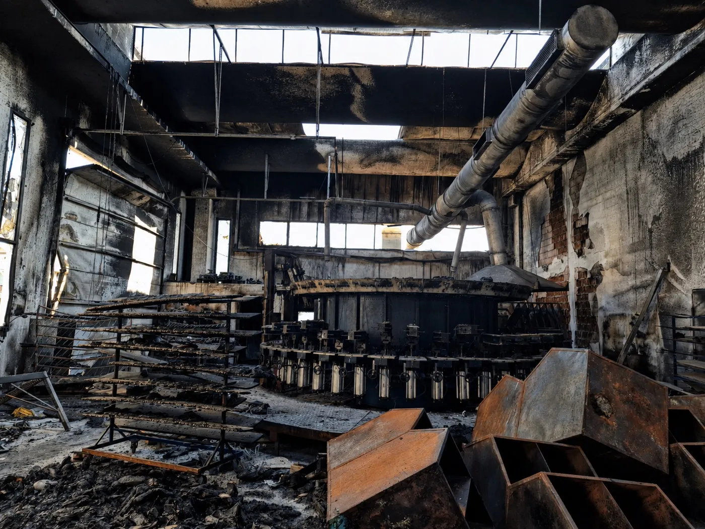 Laboratorio produttivo distrutto da un incendio