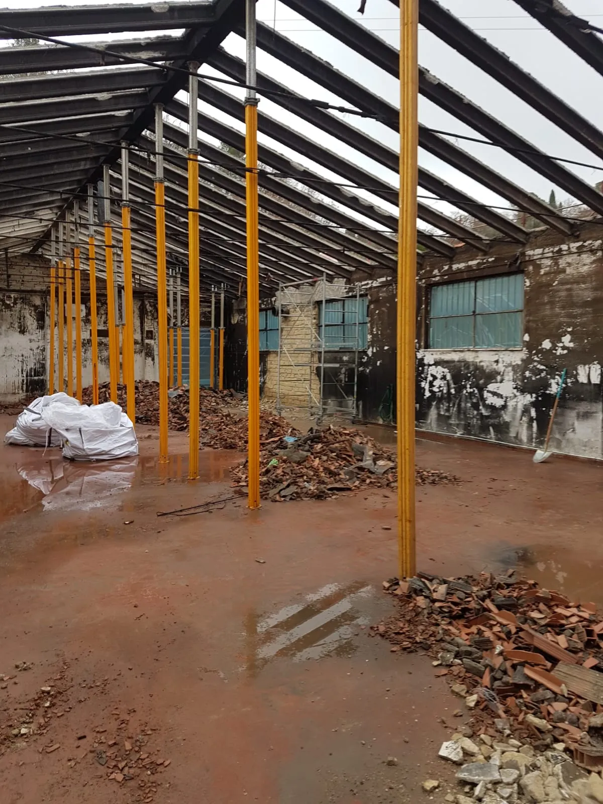 Opere di messa in sicurezza e ripristino con ponteggio